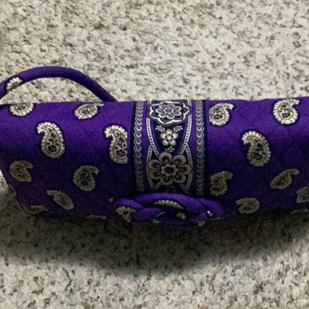 Vera Bradley Simply Violet knot just a  Clutch  12 x 6